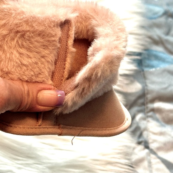 Cozy Pink Faux Fur Baby Boots Carters sz 6-9 mos Blush color - Picture 5 of 6